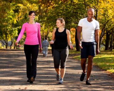 Đi bộ có giúp khống chế tiểu đường và chạy bộ có giúp sống lâu?
