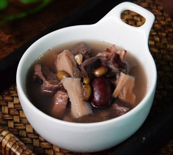 Cách hầm dong riềng đỏ với tim lợn